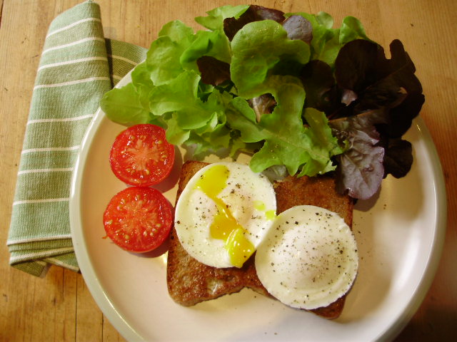 And this is the result - delicious poached eggs for a healthy lunch.