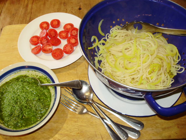 6. Spaghetti & courgetti drained - everything is ready to serve